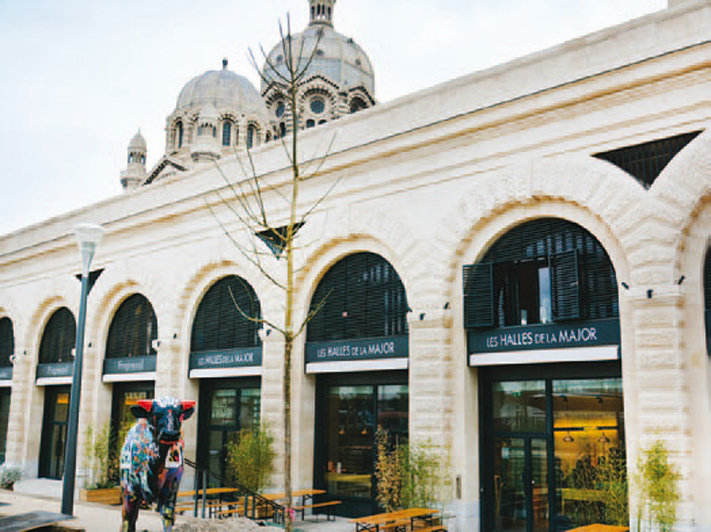 Quand des halles jouent le jeu de la restauration rapide