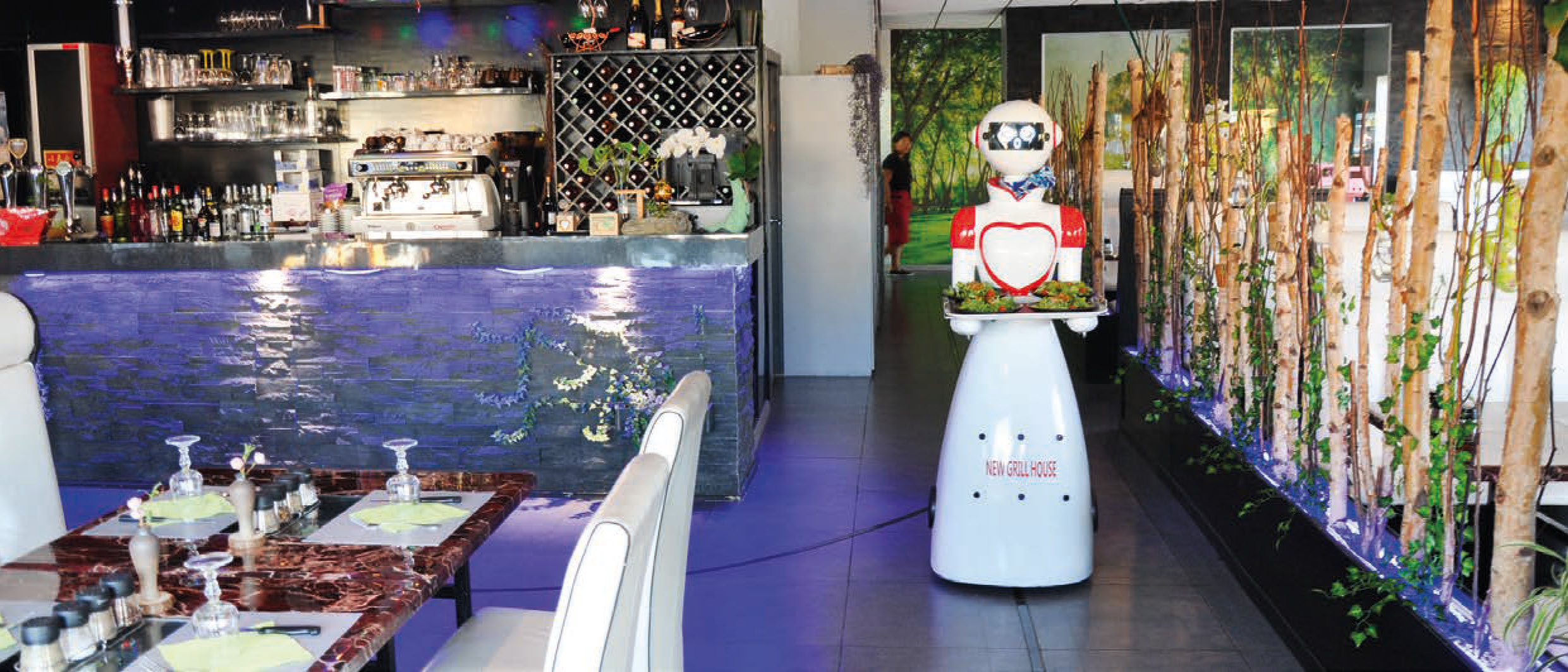 New Grill House : Un restaurant qui se démarque par sa technique et son robot-serveur