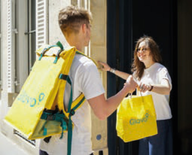 Glovo livre vos plats… mais pas que !