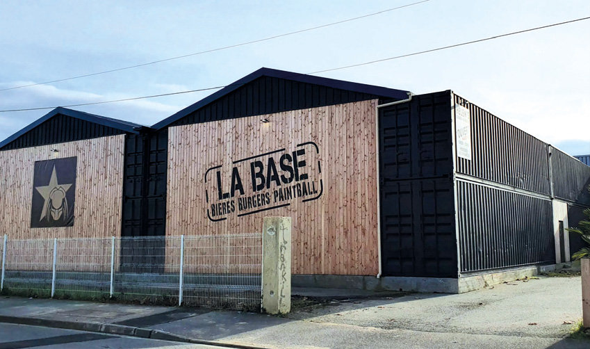 La Base à Quimper : un snack et un bar à bières bien intégrés à un paintball