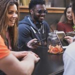 Les jeunes, « fer de lance » en matière d’écoresponsabilité et de numérique au restaurant