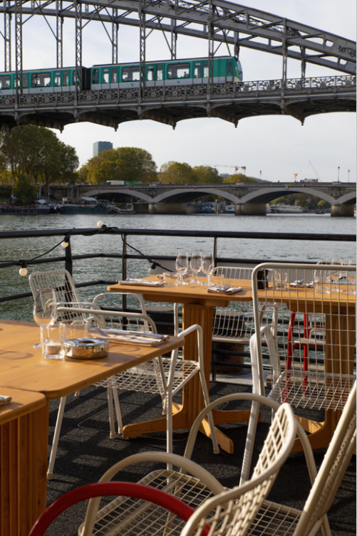 Facette, nouveau restaurant festif des quais parisiens