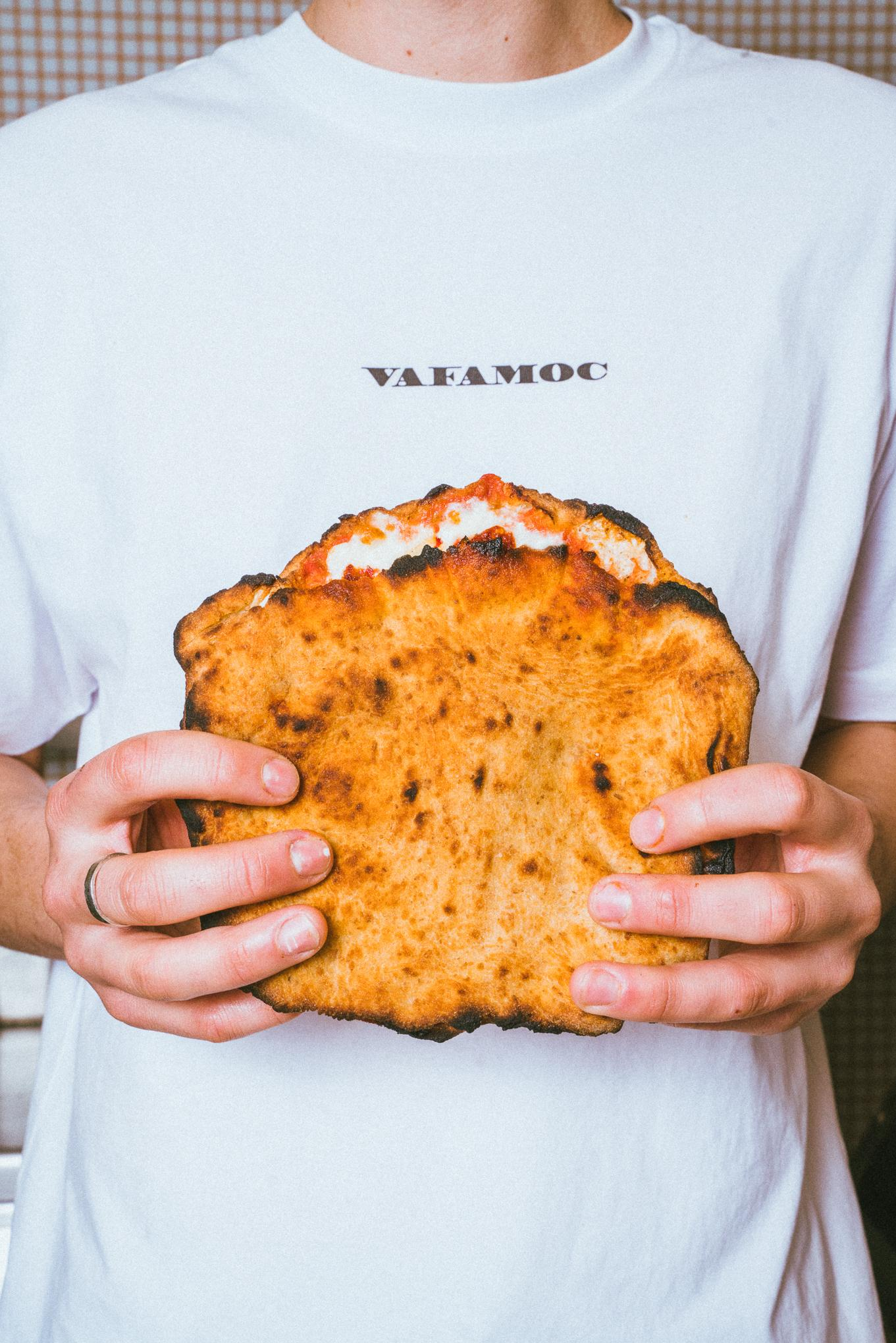 A Paris, Vafamoc célèbre la pizza frite napolitaine