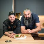 Sébastien Chabal et Joannes Richard cassent les codes avec Les Burgers de JO